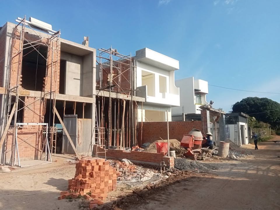 Nhà 2 tầng hẻm Y Wang, Buôn Ma Thuột 110m² giá 2.3 tỷ - Chính chủ bán gấp!