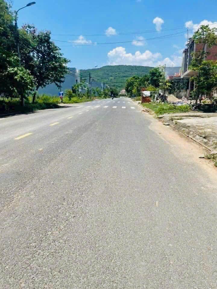 Mặt tiền FrontHouse Trần Phú, Chí Thạnh 120m² giá 2 tỷ - Vị trí kinh doanh lý tưởng!