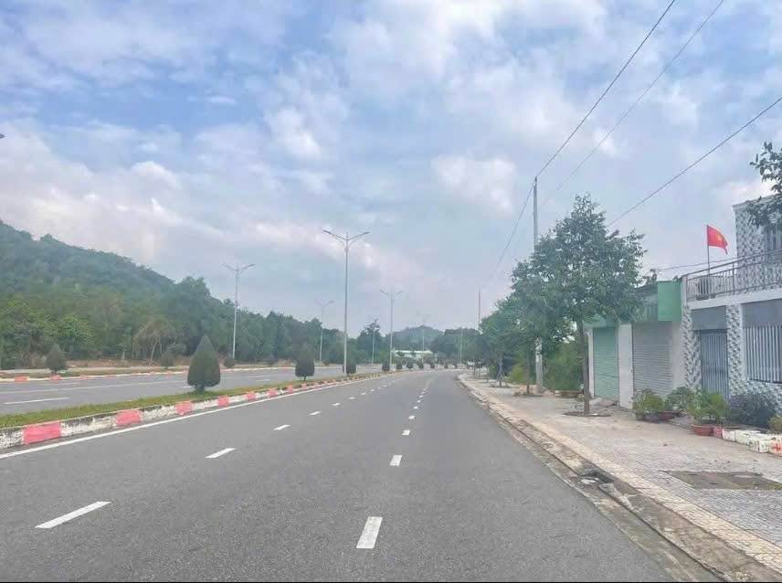 Nhà mặt tiền Quốc lộ 56 Tân Hưng 160m² giá 1.8 tỷ - Cơ hội đầu tư lý tưởng!