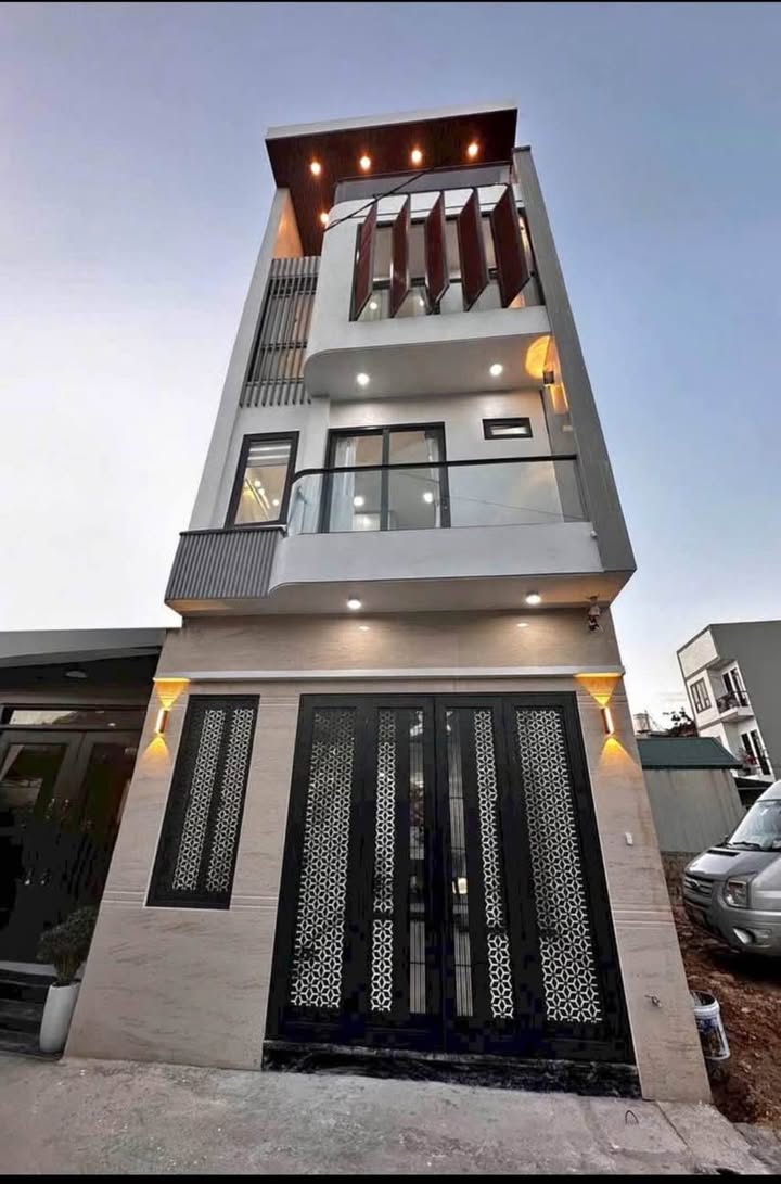 Nhà 4 tầng tại Phường Đông Kinh, Lạng Sơn, 50m² giá 2 tỷ - Full nội thất cao cấp!