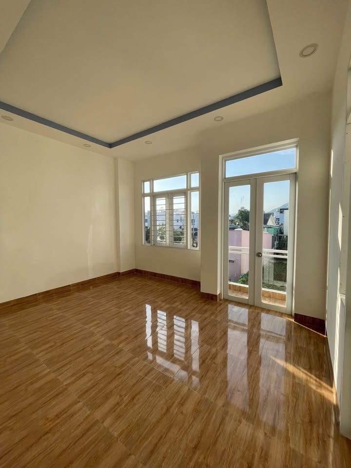 Nhà 2 tầng hẻm ô tô Liên Hoa, Phường Phương Sài, 83.3m² giá 3.6 tỷ - Sổ hồng chính chủ!
