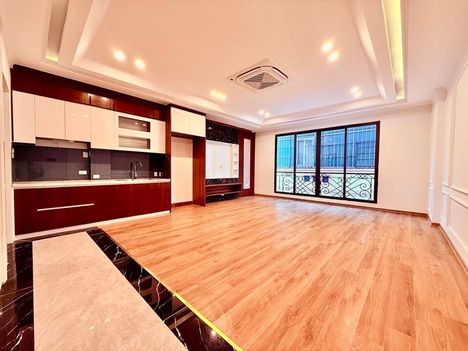 Nhà 8 tầng mới xây tại Khuất Duy Tiến - 43m² chỉ 16.8 tỷ - An sinh tốt