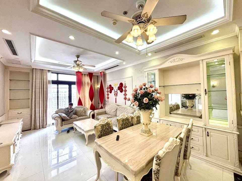 Căn hộ R5 - Royal City, Thanh Xuân 124m² giá 12.5 tỷ - Thiết kế hiện đại, view đẹp!