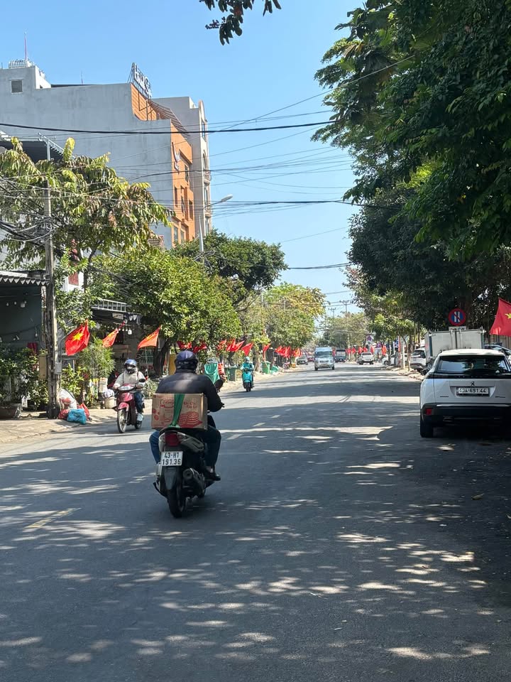 FrontHouse Đường Phan Tứ, Đà Nẵng 255m² giá 51 tỷ - Mặt tiền biển chỉ 200m!