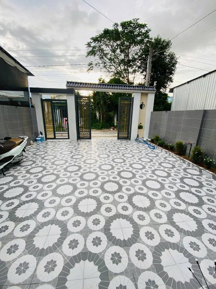 Nhà mái thái đẹp tại hẻm Nguyễn Chí Thanh, Tây Ninh - 196m² giá 2.15 tỷ