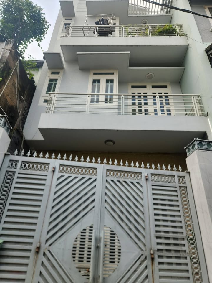 Căn hộ dịch vụ HXH Chợ Bà Chiểu 94m² giá 15 tỷ - Đầu tư sinh lời cao!