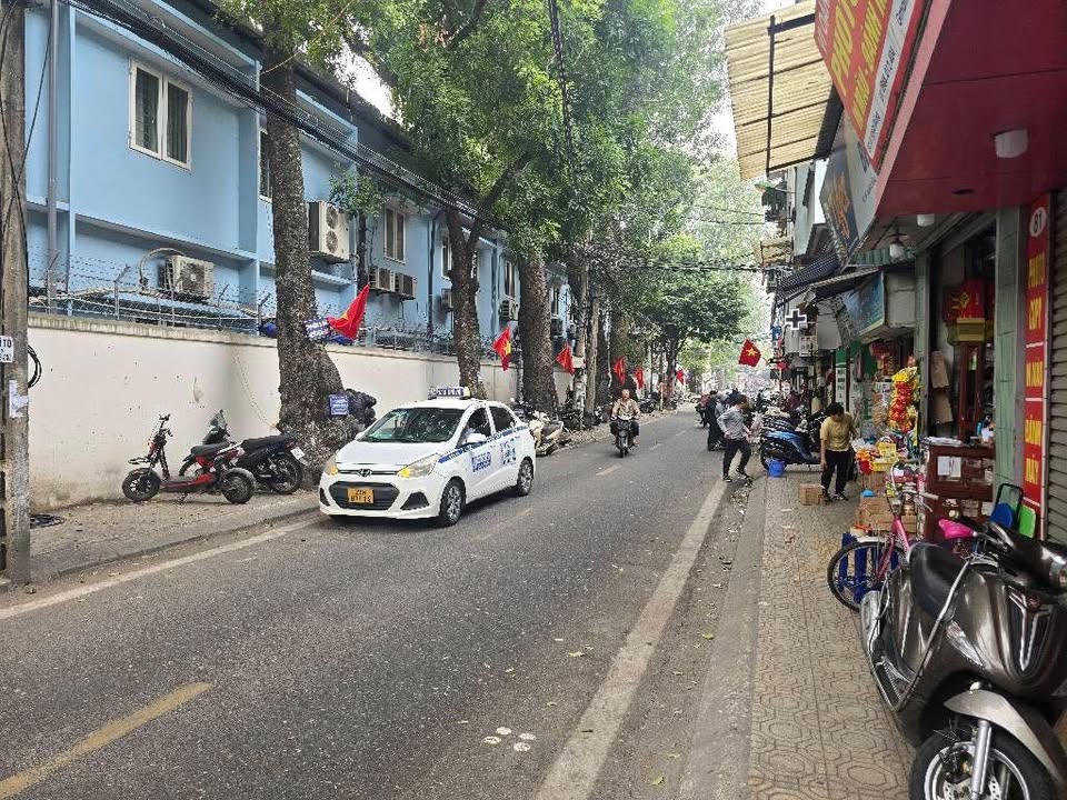 Nhà 6 tầng thang máy Trần Cung, 54m² giá 15.3 tỷ - Tiềm năng cao!