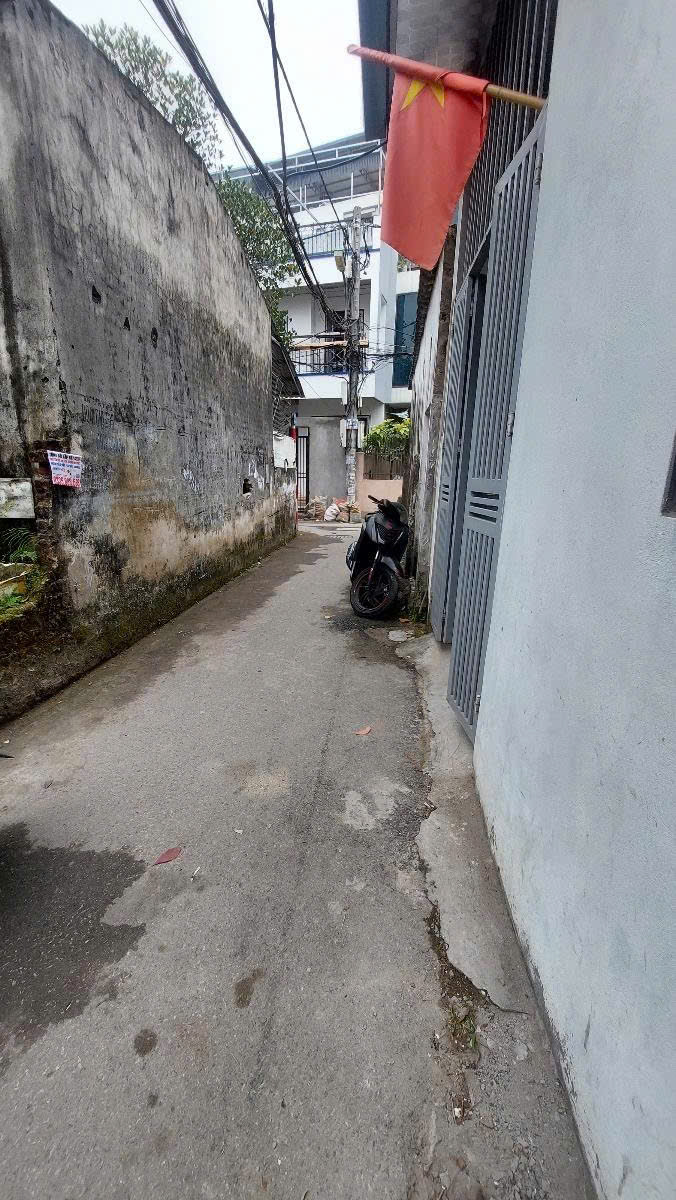 Đất Ngọc Thụy 34m² giá 4 tỷ - Sổ đỏ chính chủ, giao dịch ngay!