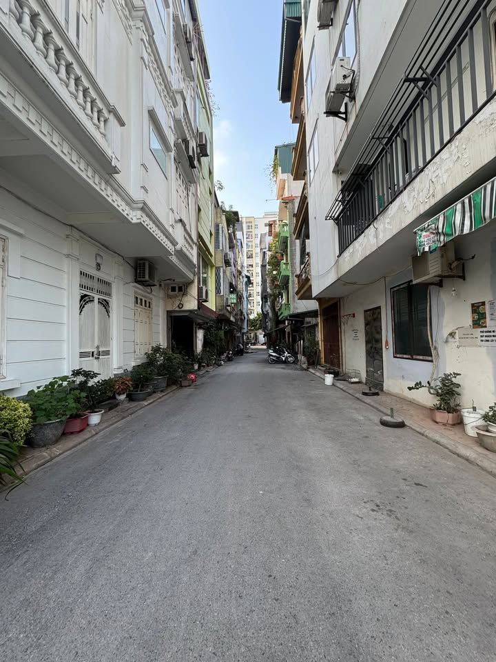 Nhà 4 tầng Nguyễn Sơn, Gia Thụy 41m² giá 15.5 tỷ - Đầu tư sinh lời ngay!