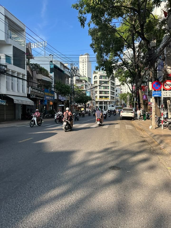 Nhà hẻm ô tô Đường Biệt Thự Nha Trang 65m² giá 11.5 tỷ - Đang cho thuê sẵn!