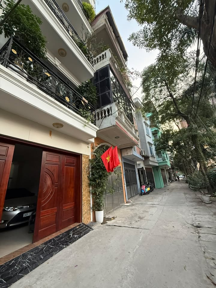 Nhà phố Lê Lợi Hà Đông 50m² giá 12 tỷ - Kinh doanh tốt, ô tô tránh nhau!