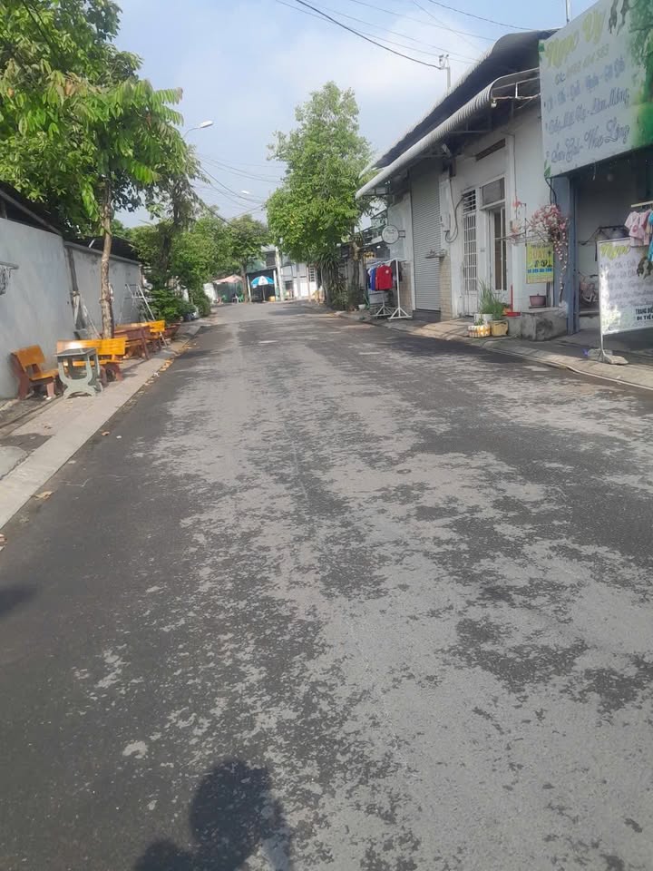 Nhà góc 136m² Xuân Thới Sơn giá 2.3 tỷ - Mặt tiền đường nhựa 8m