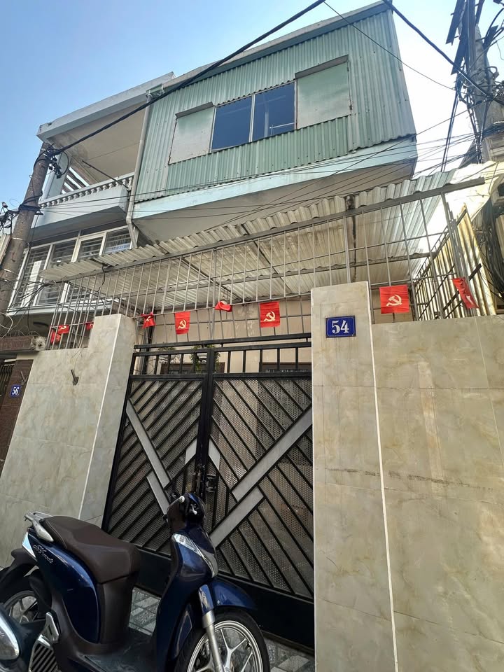 Nhà 2 tầng phố Chùa Hàng, Hải Phòng 52m² giá 3.35 tỷ - Ô tô đỗ cửa, 2 mặt ngõ!