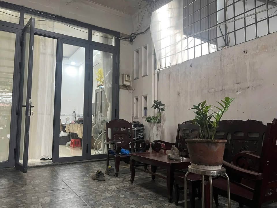 Nhà mặt tiền đường Xuân Thới Thượng, 180m² giá 6.5 tỷ - Sẵn sàng ở ngay!