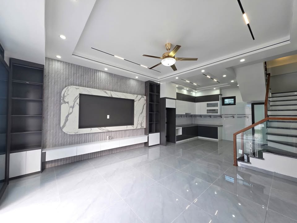 Nhà 3 tầng Hồng Thái, An Dương 60m² giá 2.3 tỷ - Sân cổng riêng, ô tô vào được!