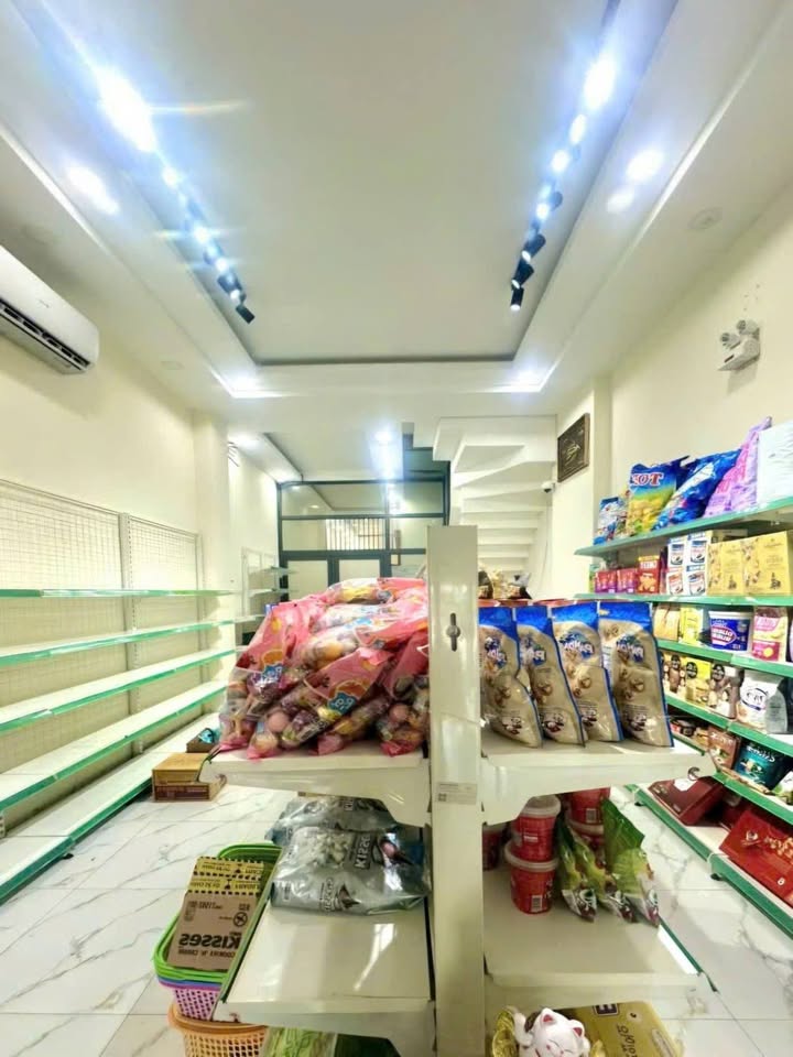 Nhà mặt tiền kinh doanh 120m² Quận Tân Phú giá 15 tỷ - Cơ hội đầu tư hấp dẫn!