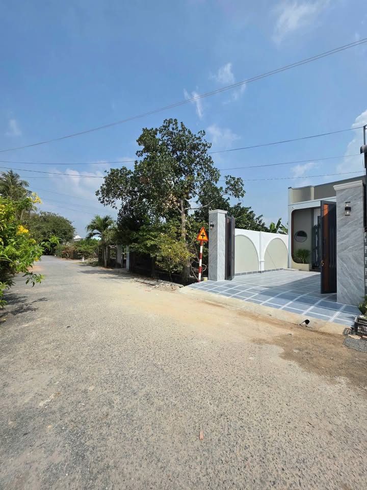 Nhà mới hoàn thiện tại Ninh Phú, Tây Ninh 165m² giá 1.75 tỷ - Thiết kế hiện đại, sẵn sàng ở ngay!