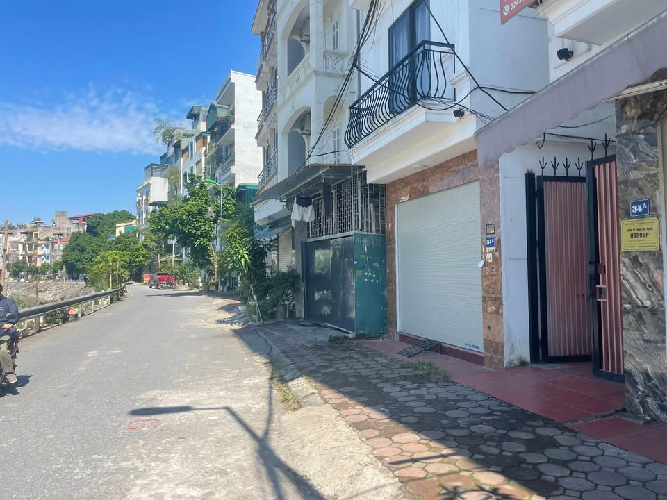 Bán đất kèm nhà 3 tầng mặt đường Ngọc Hồi 68m² giá 13.6 tỷ - Đầu tư sinh lời ngay!