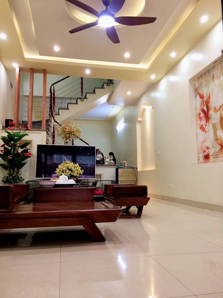 Nhà Đẹp 3 Tầng Độc Lập tại Đằng Hải - 71.6m² chỉ 4.2 tỷ - Sân Cổng Rộng Rãi!