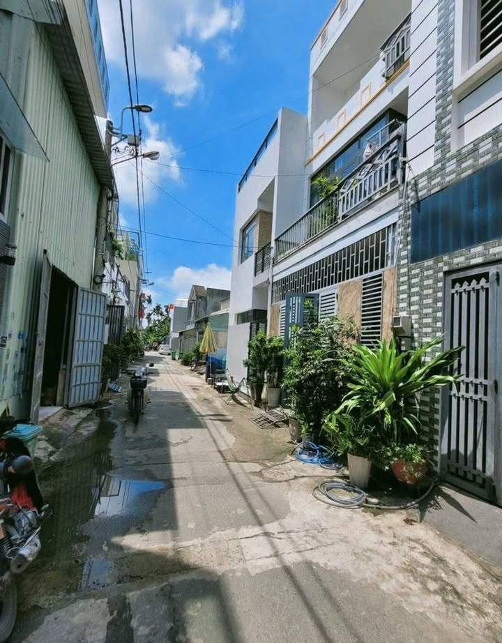 Nhà 3 tầng đẹp hẻm xe hơi Ngô Chí Quốc, Bình Chiểu 52m² chỉ 4.25 tỷ - Sổ hồng riêng, công chứng ngay!