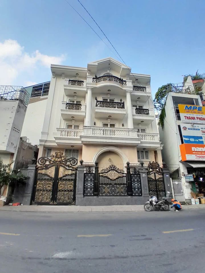 Tòa nhà mặt tiền Đặng Văn Sâm, Tân Bình, 182m² giá 45 tỷ - Đầu tư sinh lời ngay!