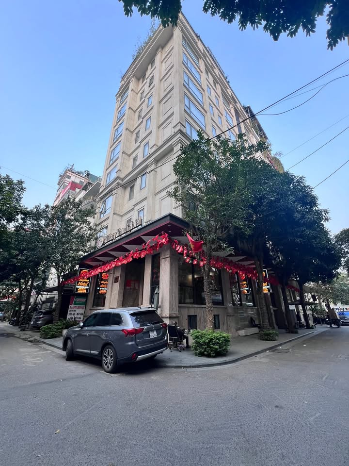 Khách sạn 11 tầng mặt tiền trung tâm quận Cầu Giấy 190m² giá 100 tỷ - Đầu tư sinh lời cao!