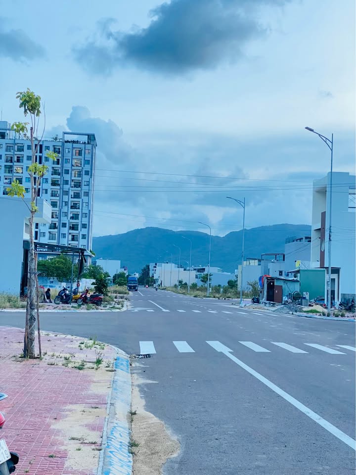 Lô đất mặt tiền Nguyễn Diêu Nhơn Bình 102m² giá 3.25 tỷ - Đối diện công viên!