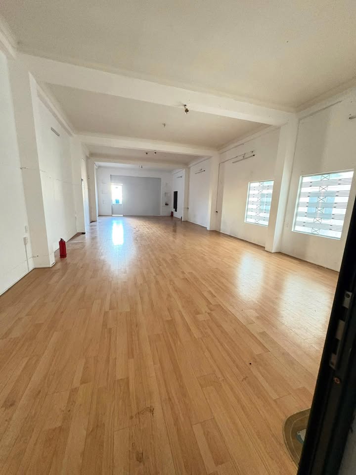 Cho thuê văn phòng tại Núi Thành, Đà Nẵng 120m² - Không gian rộng rãi, ánh sáng tự nhiên