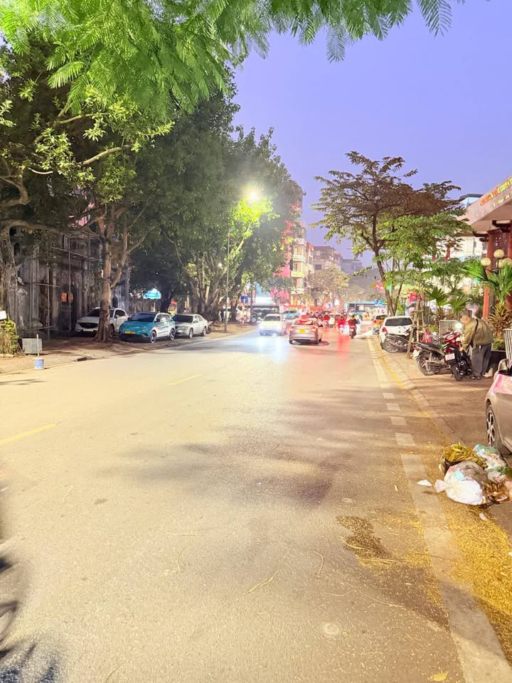 Nhà phố Giang Văn Minh 40m² giá 10 tỷ - Mặt tiền siêu rộng, hai mặt thoáng!