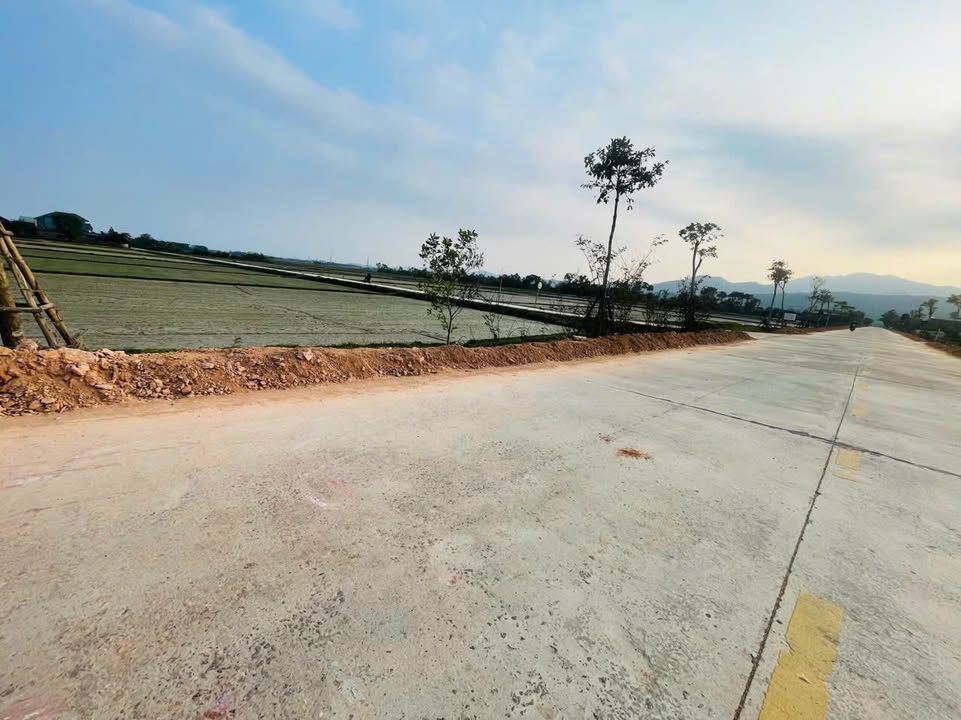 FrontHouse đường Nguyễn Xí kéo dài, Huyện Nghi Xuân, 175m² giá 2 tỷ - Đường rộng, vị trí kinh doanh lý tưởng!