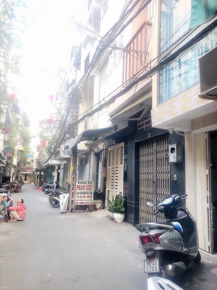 Nhà phố Khánh Hội Quận 4 21m² giá 6 tỷ - Hẻm xe hơi vào tận nhà!