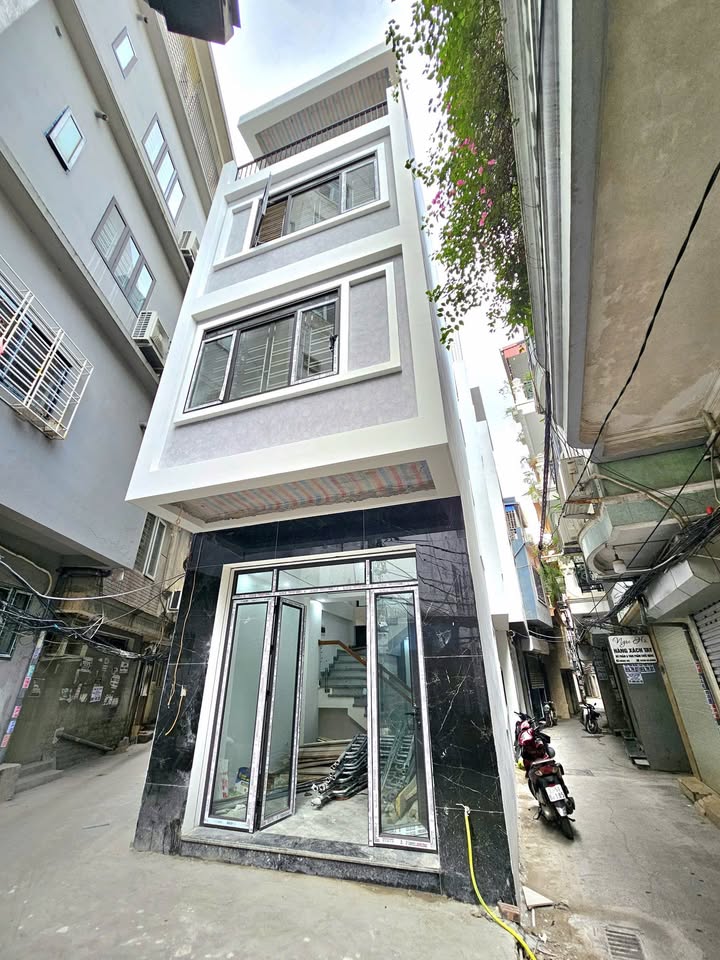 Nhà mặt ngõ Trần Nguyên Hãn, 43m² giá 4 tỷ - Kinh doanh thuận lợi!