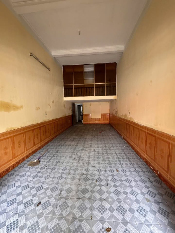 Nhà mặt đường Nguyễn Công Trứ, Phường Bích Đào, 3 triệu/tháng - Kinh doanh sầm uất!