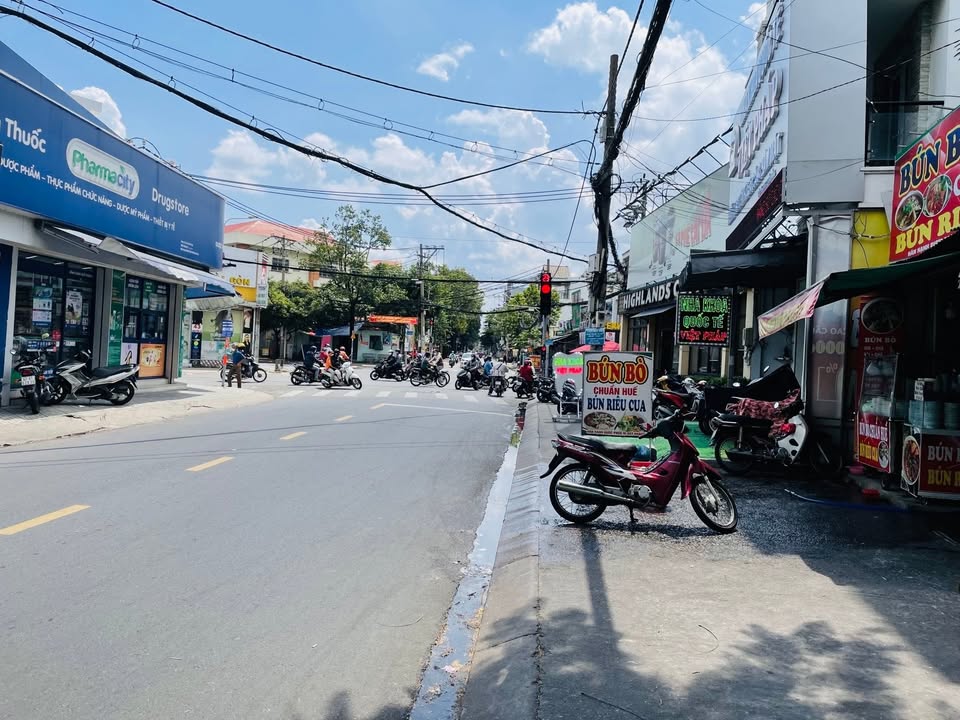 FrontHouse Thạch Lam 65m² giá 7.5 tỷ - Kinh doanh sầm uất, thu nhập ổn định!