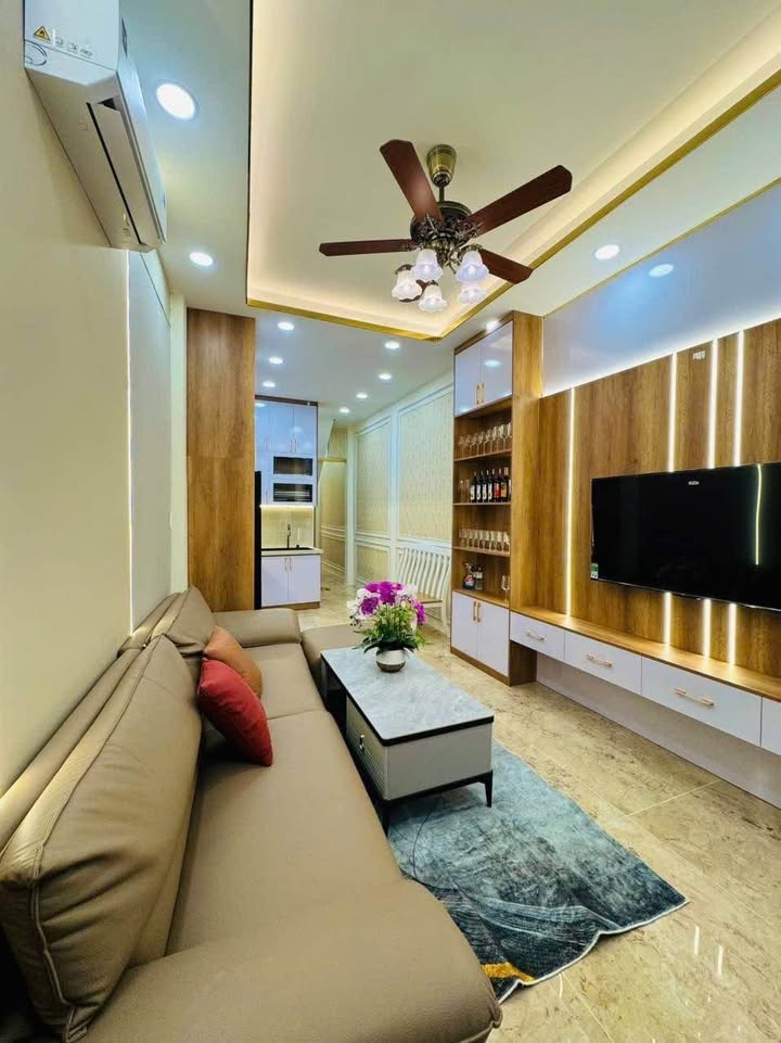 Nhà riêng 42m² Lạc Long Quân, Tân Bình chỉ 5 tỷ - Full nội thất, ô tô tránh