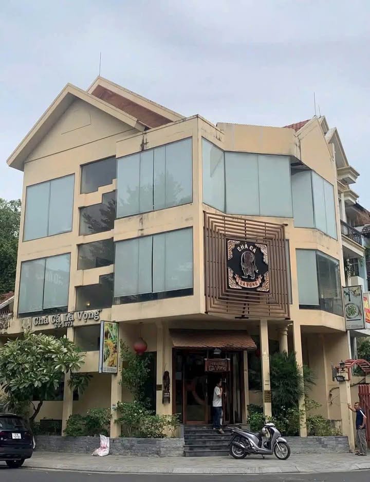 Nhà phố 2 mặt tiền Hoa Phượng, Phú Nhuận, 112m² - Vị trí đỉnh, kinh doanh thuận lợi!