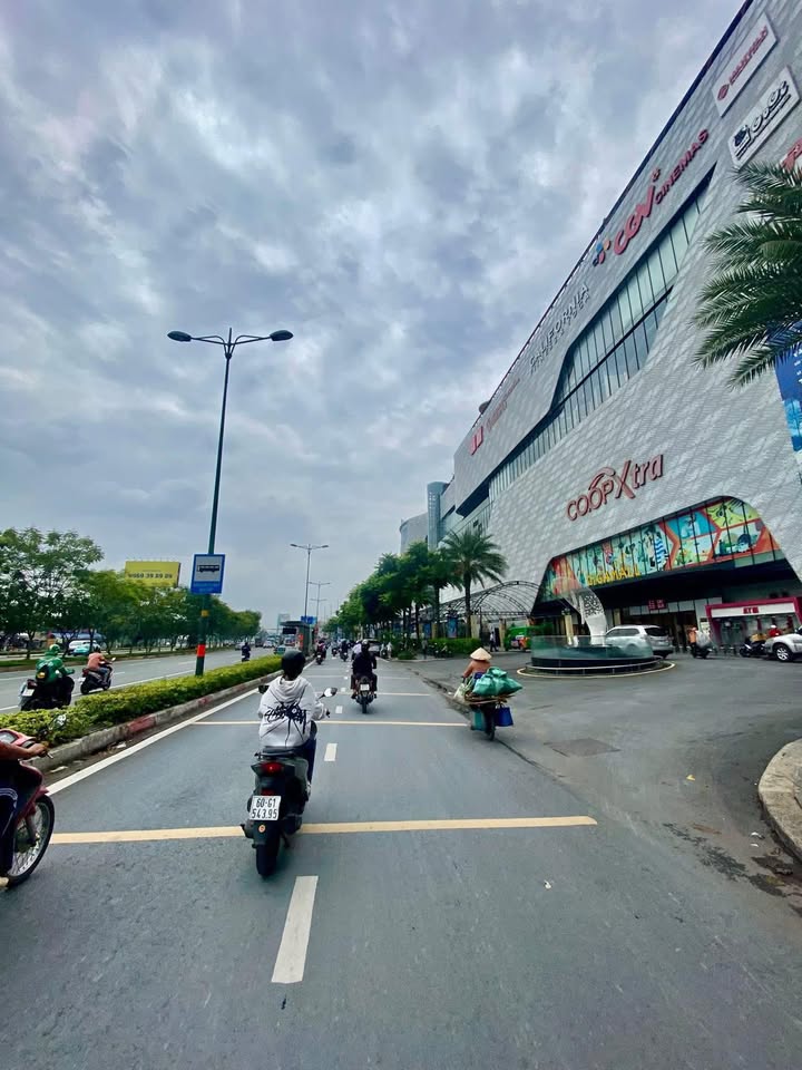 Nhà đẹp Thủ Đức, Hiệp Bình Chánh 60m² giá 5.1 tỷ - Vị trí sát chợ, giao thông thuận lợi!