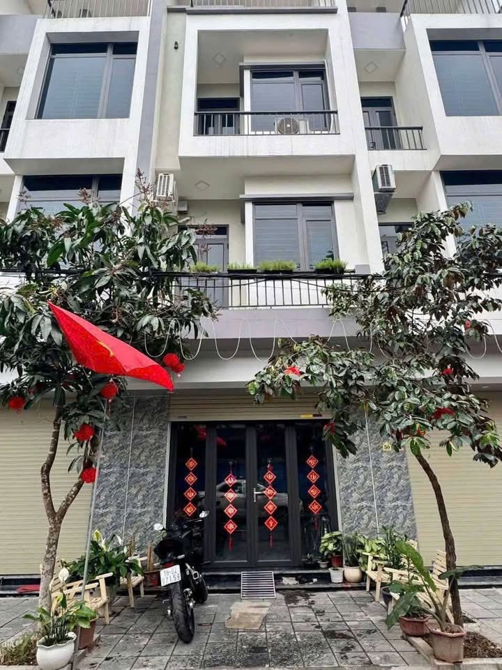 Nhà phố 3 tầng mặt đường Phùng Khắc Khoan, TP Nam Định 43m² giá 3.4 tỷ - Sẵn sàng vào ở!