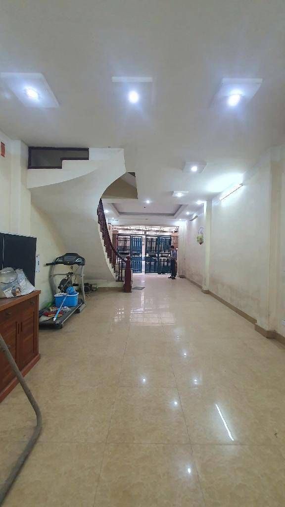 Nhà mặt phố Vương Thừa Vũ, Thanh Xuân 80m² giá 25 tỷ - Sổ đỏ vuông đẹp, ô tô tránh nhau