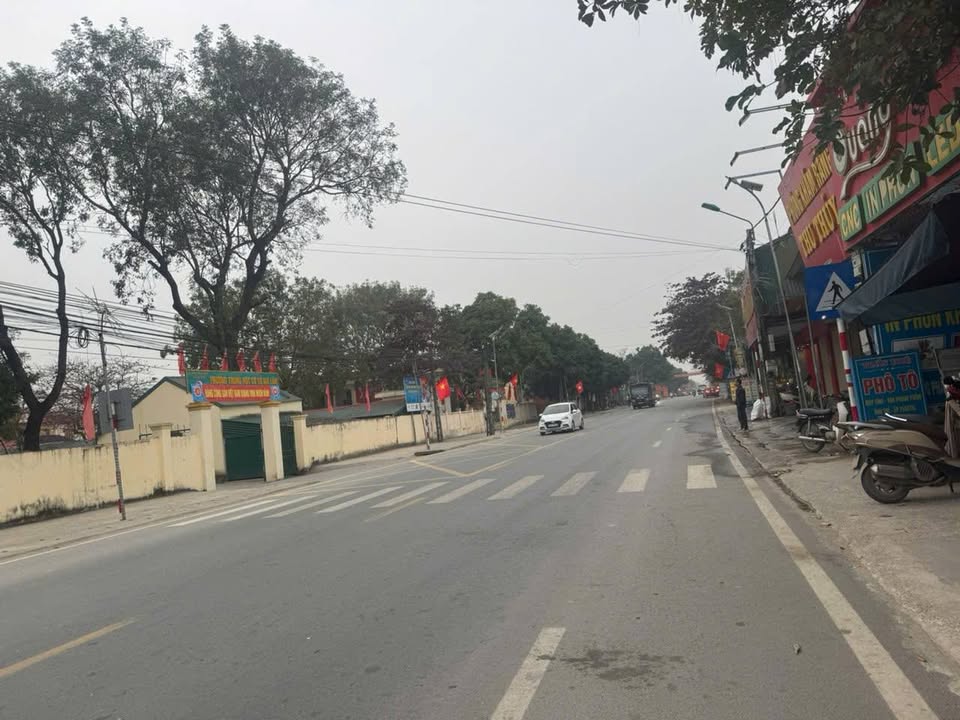 Đất nền Gia Lâm Nho Quan 4m² giá 2 tỷ - Chính chủ, vị trí đắc địa gần trường học!