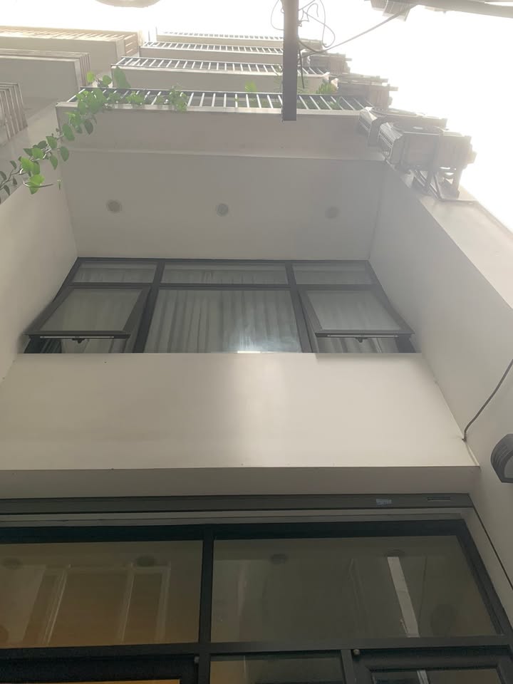 Nhà lô góc Hoàng Quốc Việt, Cầu Giấy 55m² giá 20.5 tỷ - Cơ hội đầu tư hấp dẫn!