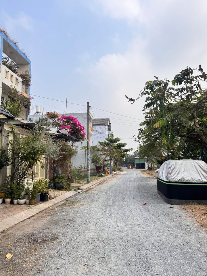 Đất Mặt Đường 10m tại Hóc Môn, Diện tích 80m² - Sổ hồng riêng, Giá 4.3 tỷ Thương lượng!