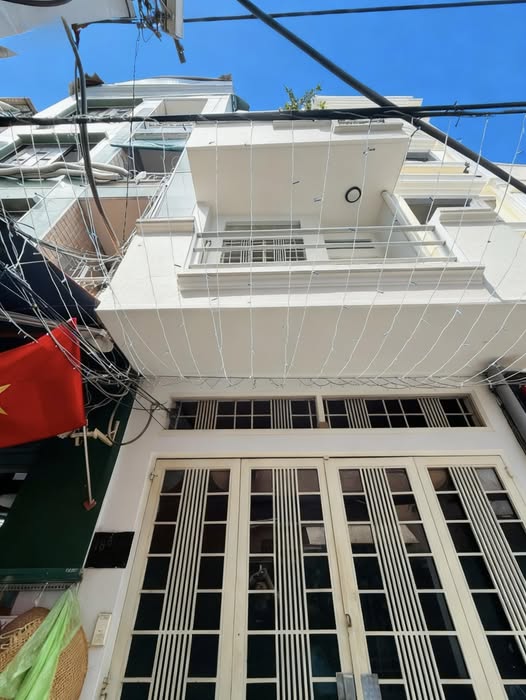 Nhà 3 tầng Nguyễn Thị Minh Khai, Quận 1, 36m² giá 8.1 tỷ - Sân thượng thoáng mát!