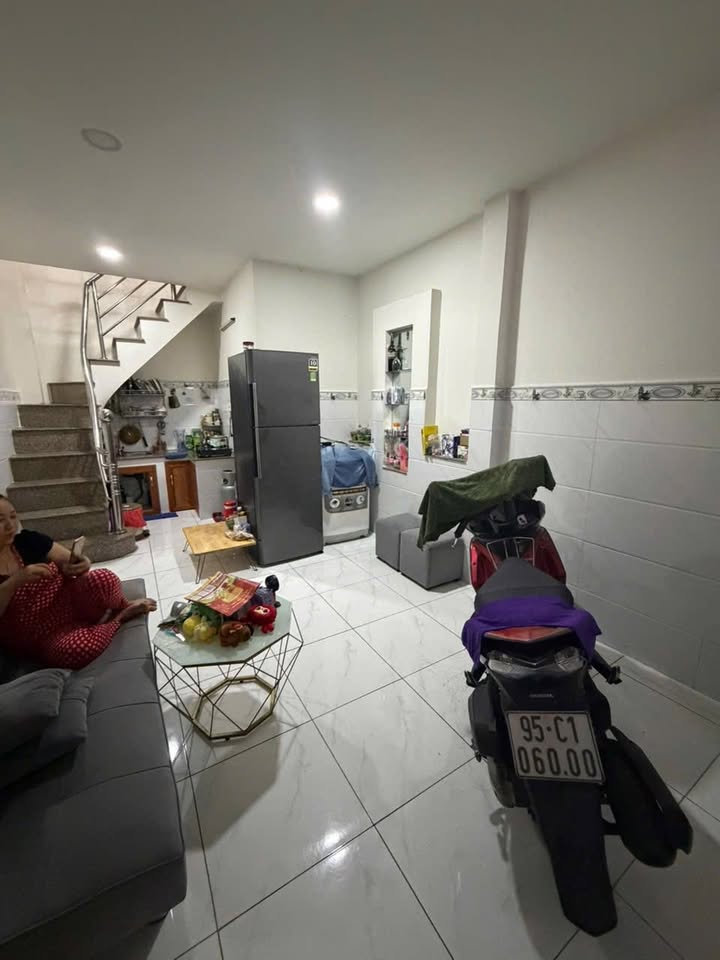 Nhà nguyên căn 120 Thích Quảng Đức, Phú Nhuận 28m² giá 7.5 triệu - Full nội thất ngay!