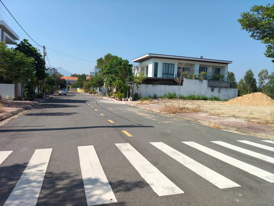 Đất 2 mặt tiền tại TDP17, Ninh Hòa 162m² giá chỉ 2.041 tỷ - Đầy đủ tiện ích sống!