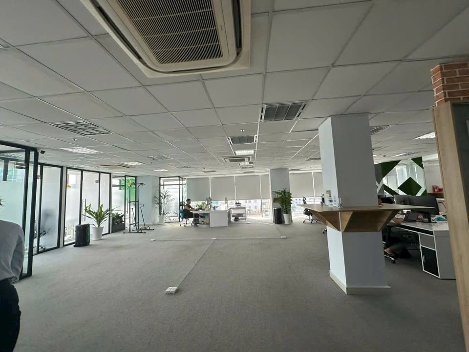 Văn phòng cho thuê Lương Thế Vinh 100m² giá chỉ 16 triệu - Dễ dàng setup!
