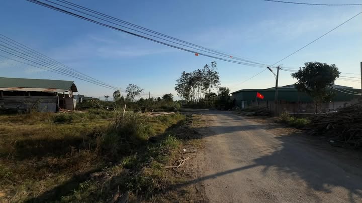 Đất nền khu dân cư Ea Ô, Huyện Ea Kar 5880m² giá 176.4 tỷ - Mặt tiền đường nhựa tiện lợi!