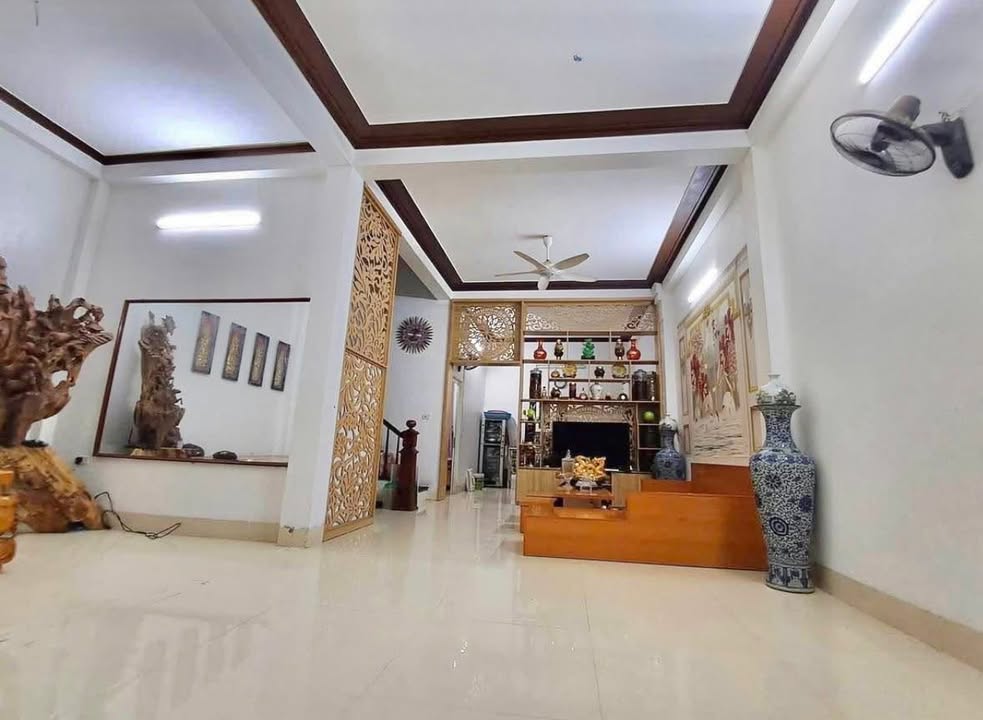 Nhà 2 tầng đường Nguyễn Trung Trực, 105m² giá 2 tỷ - Thiết kế hiện đại, tiện ích đầy đủ!