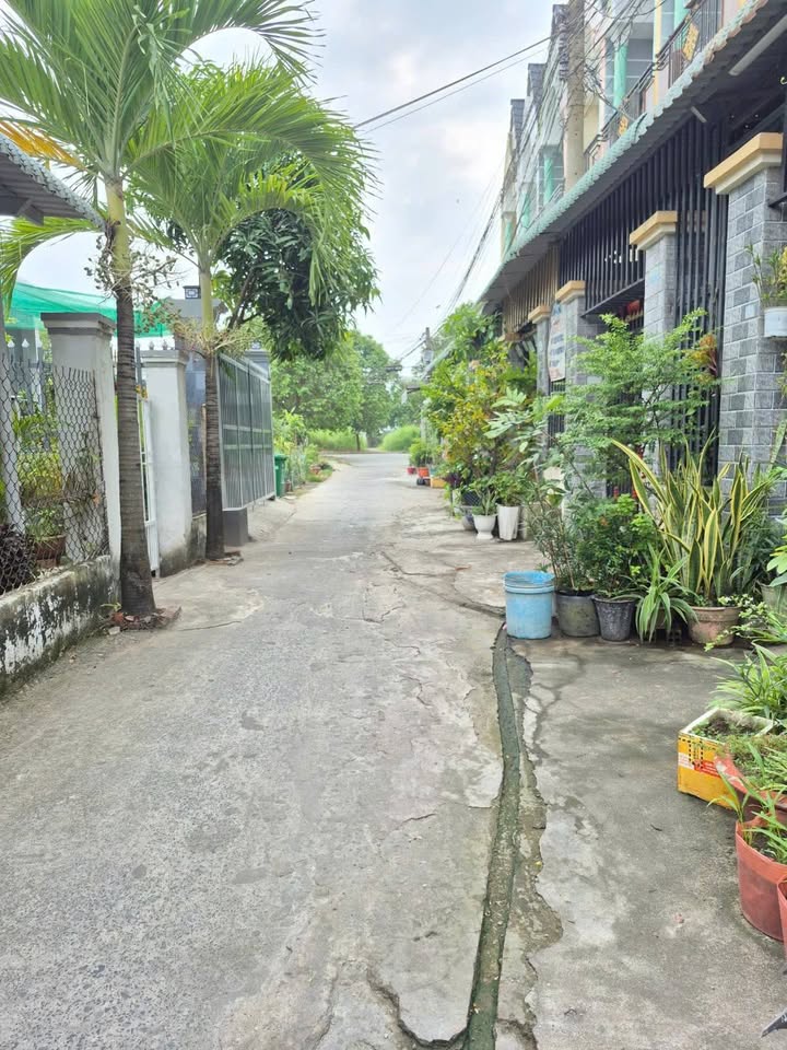 Nhà 3 tầng hẻm thông Đặng Huỳnh, Cần Giuộc 68m² giá 2.35 tỷ - Sổ hồng riêng