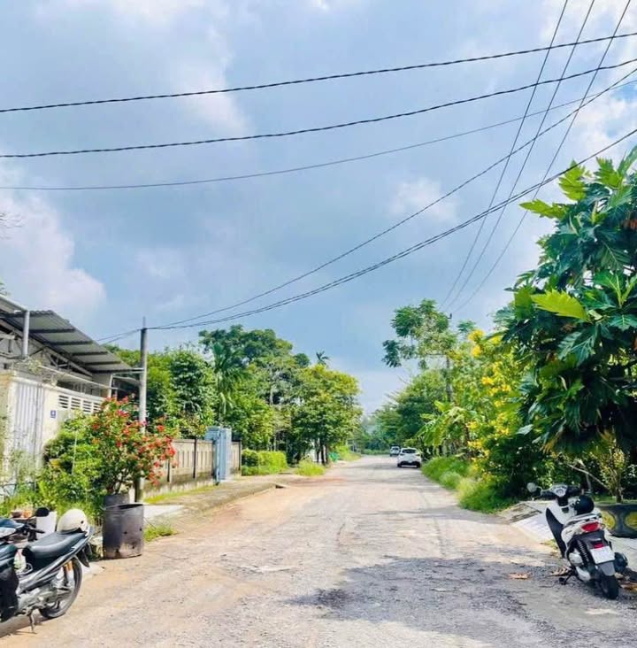 Đất mặt tiền Dương Quảng Hàm, Thủy Xuân, 100m² giá 2.1 tỷ - Vị trí đẹp, dân cư văn minh!